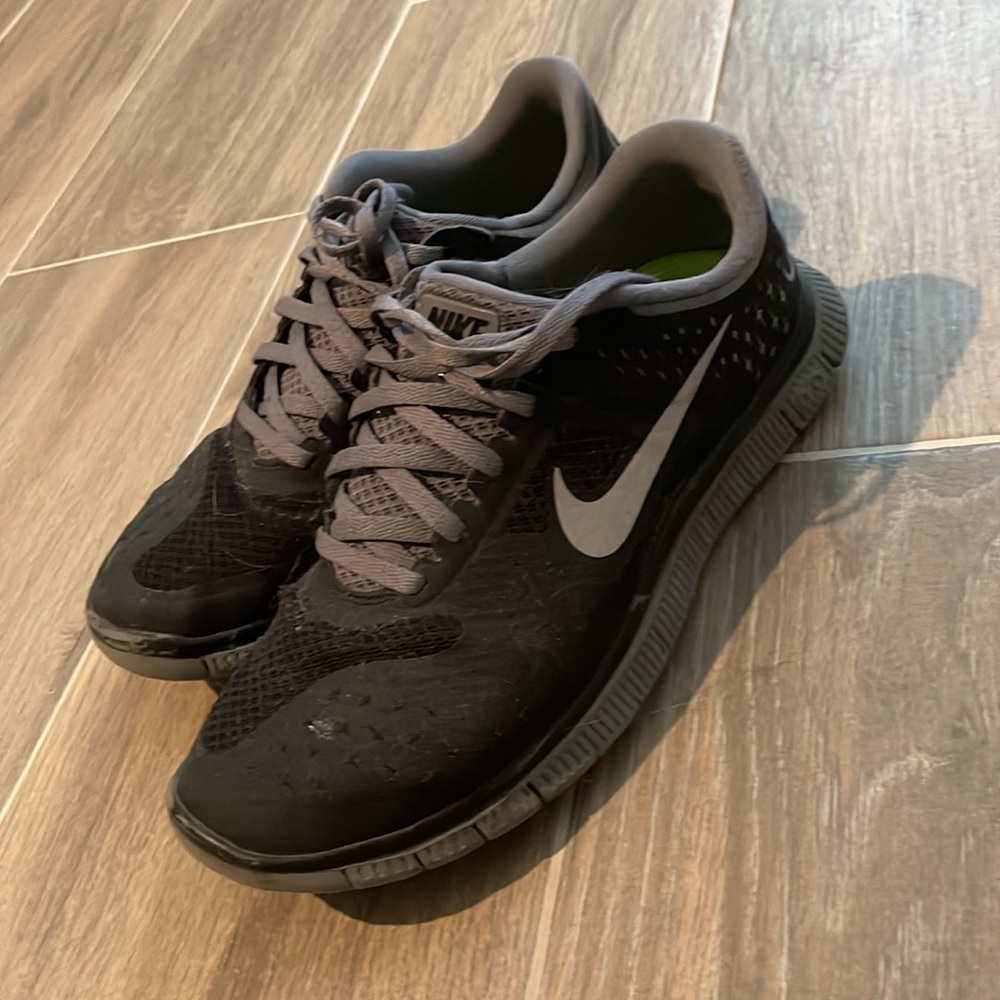 Nike Running Shoes - Picture 3 of 6